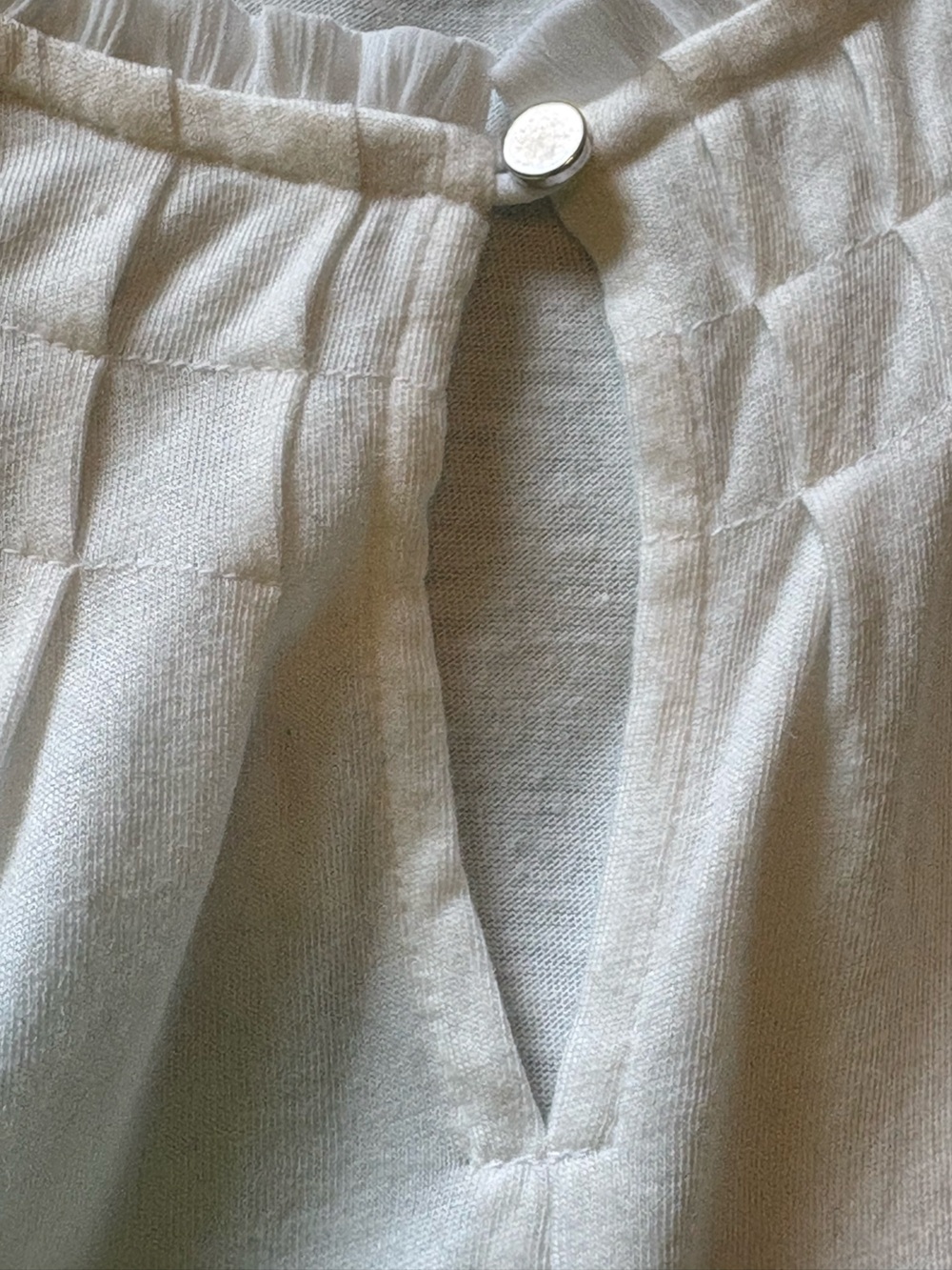 Banana Republic Cream Sleeveless Pleated Keyhole Tank Top | Size Large - Picture 7 of 10